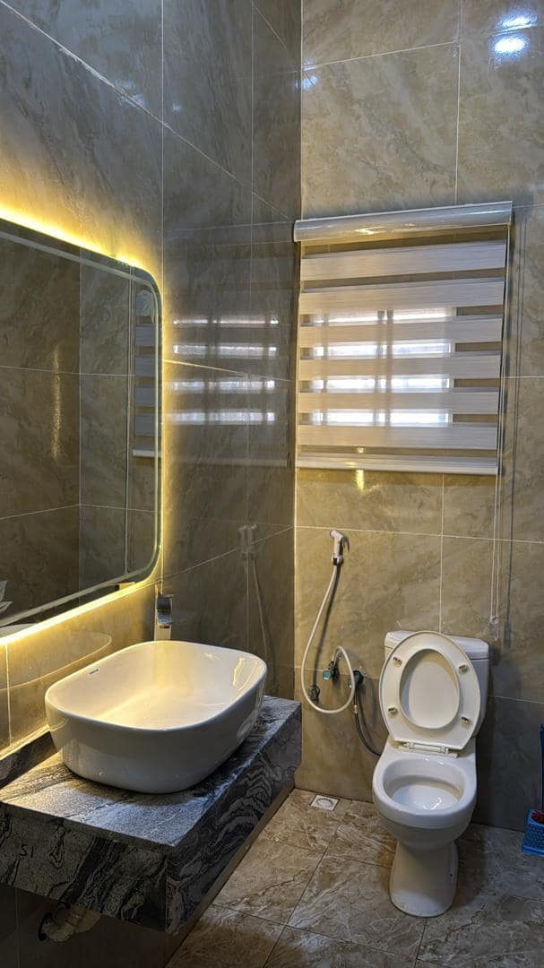 Executive room bathroom with basin and toilet
