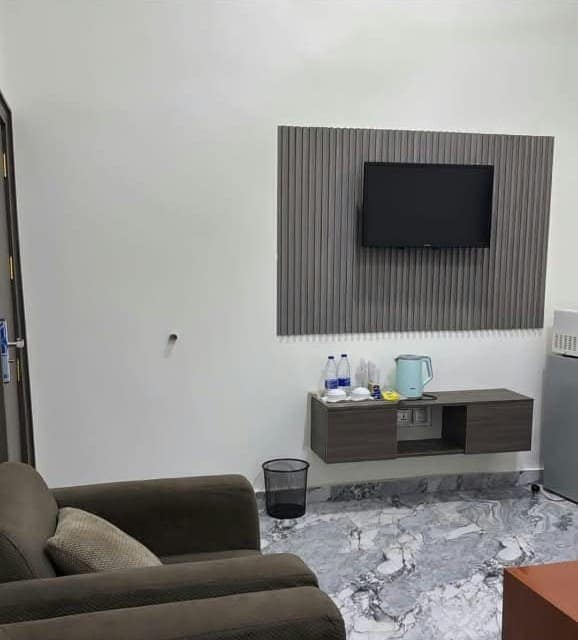 Lounge area with wall-mounted television